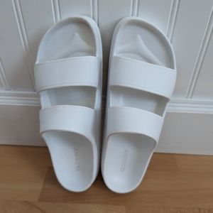 Old Navy Sandals (White) Size: 7